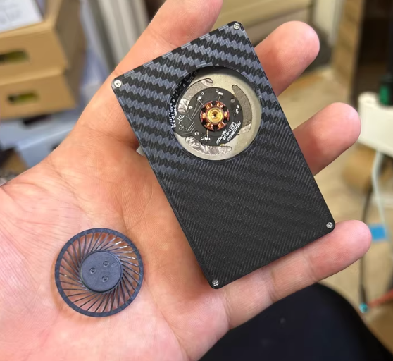最小的手机爆改电视盒子，骁龙8gen2，跑分155万。
