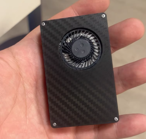 最小的手机爆改电视盒子，骁龙8gen2，跑分155万。